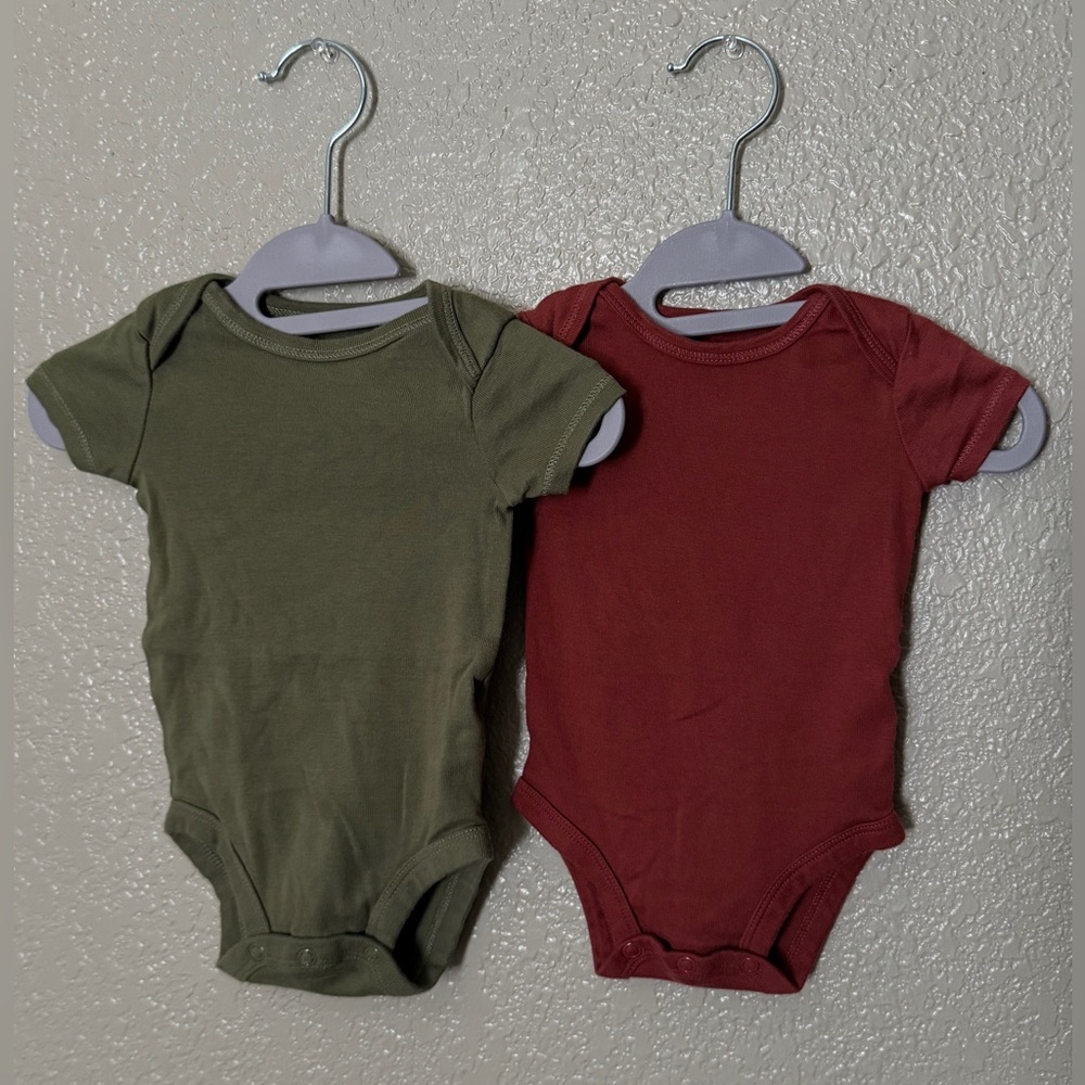 052 Bundle of 2 Baby Bodysuits